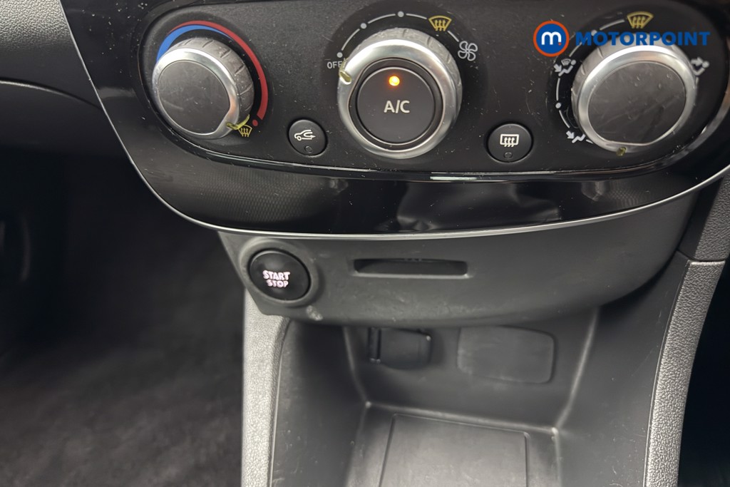 Renault Clio Iconic Manual Petrol Hatchback - Stock Number (1575474) - 7th supplementary image