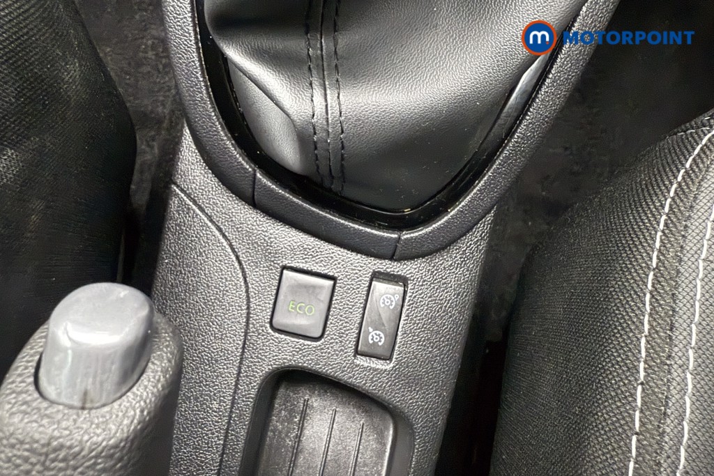 Renault Clio Iconic Manual Petrol Hatchback - Stock Number (1575474) - 8th supplementary image