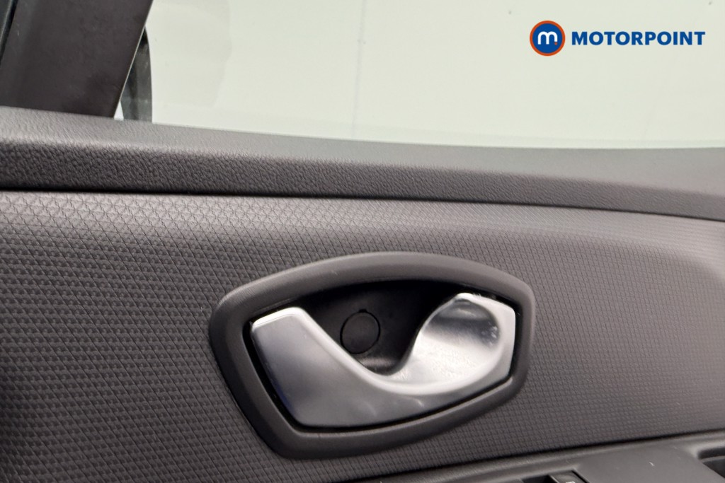 Renault Clio Iconic Manual Petrol Hatchback - Stock Number (1575474) - 12th supplementary image