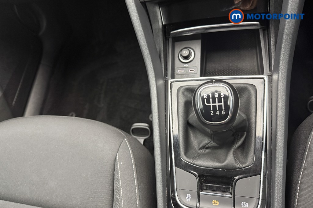 Skoda Karoq Se Drive Manual Petrol SUV - Stock Number (1575706) - 9th supplementary image