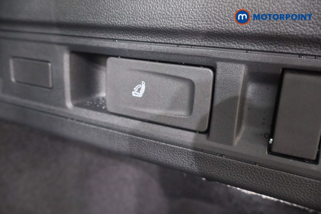Volkswagen Passat Life Automatic Petrol Plug-In Hybrid Estate - Stock Number (1578079) - 37th supplementary image