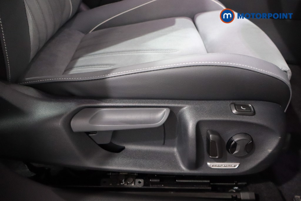 Volkswagen Passat Life Automatic Petrol Plug-In Hybrid Estate - Stock Number (1578086) - 22nd supplementary image