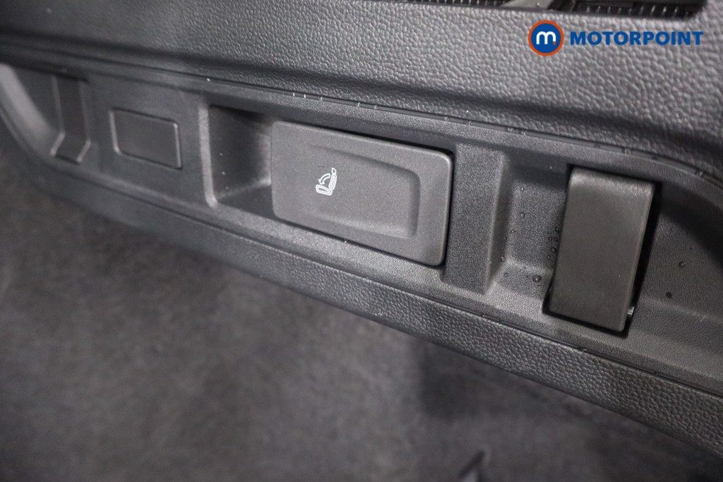 Volkswagen Passat Life Automatic Petrol Plug-In Hybrid Estate - Stock Number (1578086) - 39th supplementary image