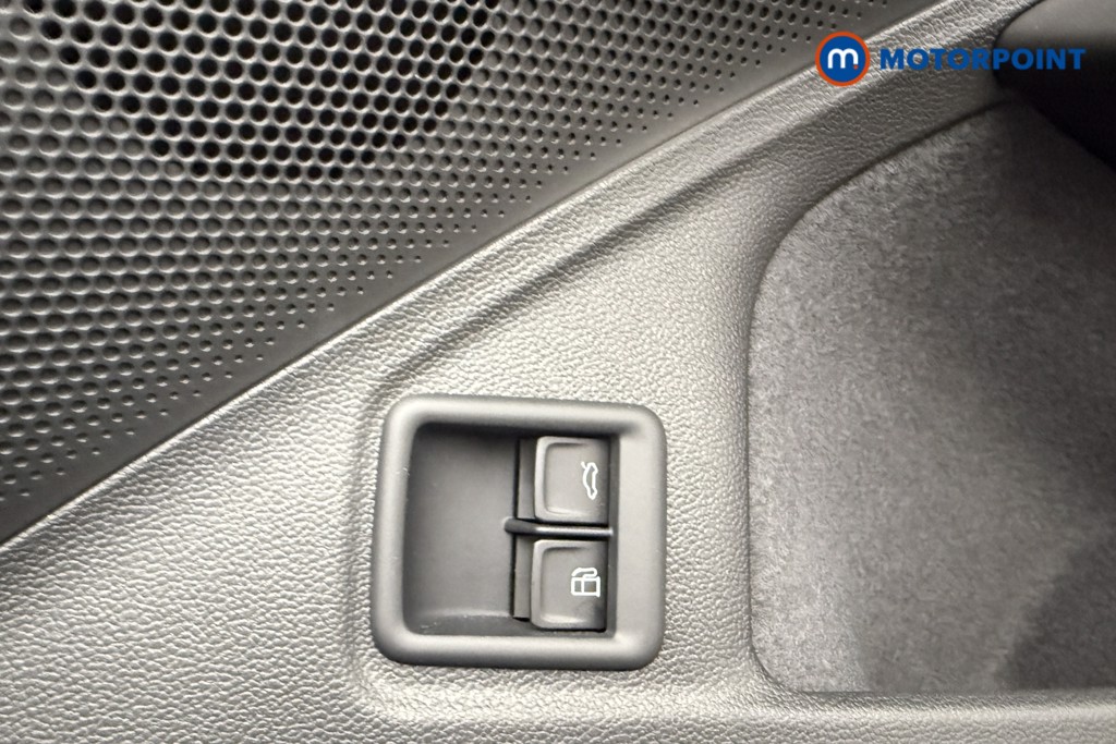 Volkswagen Passat Life Automatic Petrol Plug-In Hybrid Estate - Stock Number (1578096) - 18th supplementary image
