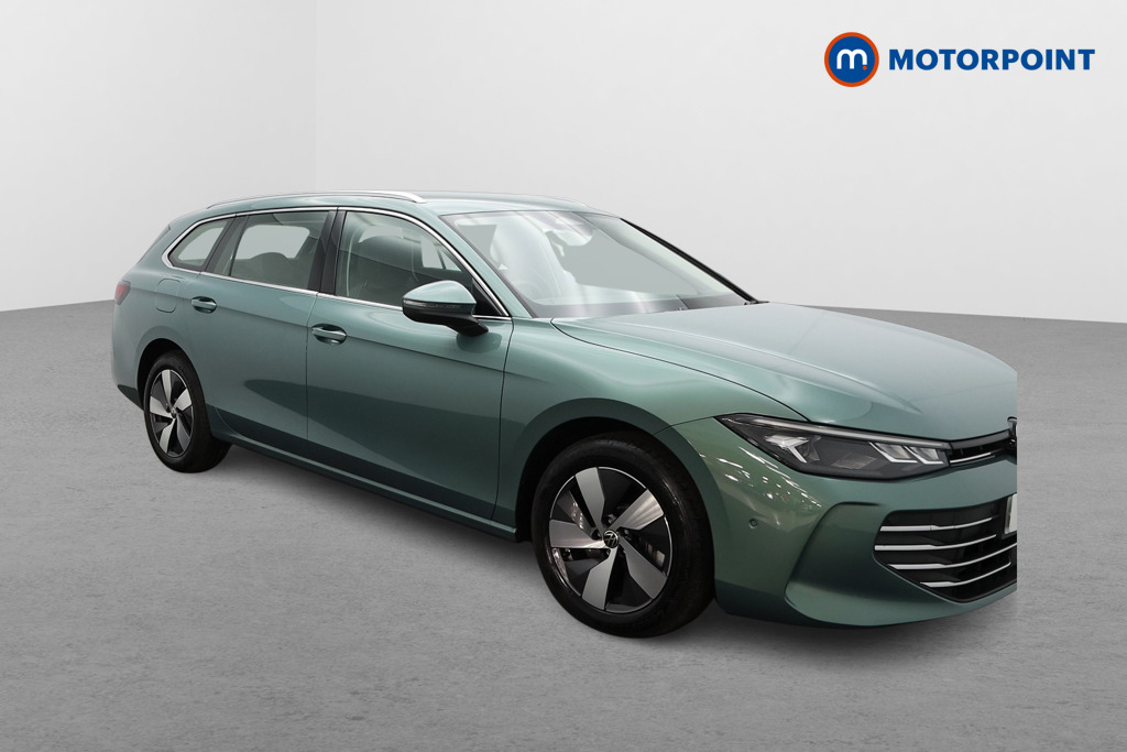 Volkswagen Passat Life Automatic Petrol Plug-In Hybrid Estate - Stock Number (1578096) - Drivers side front corner
