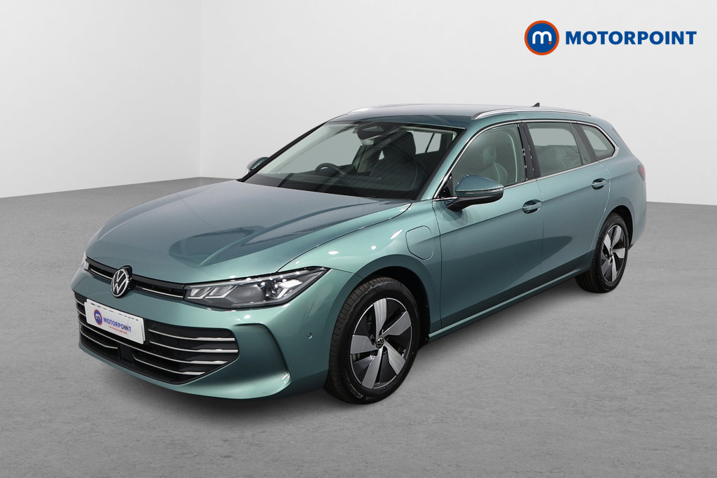 Volkswagen Passat Life Automatic Petrol Plug-In Hybrid Estate - Stock Number (1578101) - Passenger side front corner
