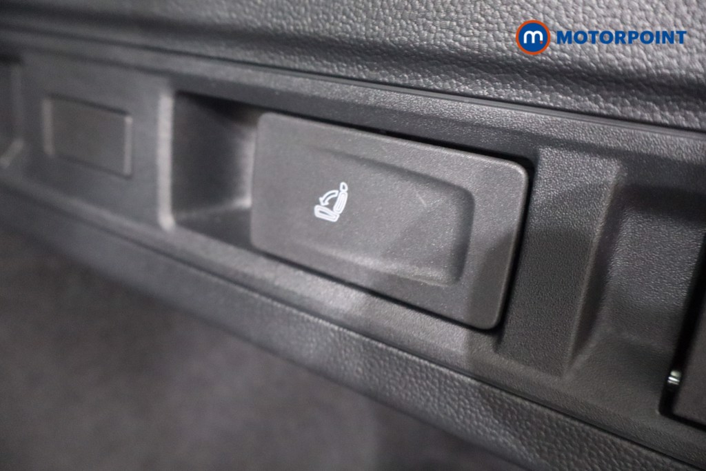 Volkswagen Passat Life Automatic Petrol Plug-In Hybrid Estate - Stock Number (1578150) - 36th supplementary image
