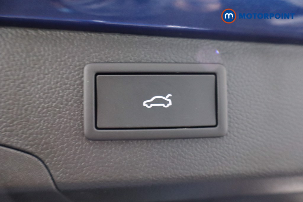 Volkswagen Passat Life Automatic Petrol Plug-In Hybrid Estate - Stock Number (1578150) - 37th supplementary image