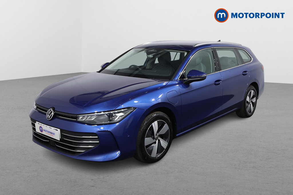 Volkswagen Passat Life Automatic Petrol Plug-In Hybrid Estate - Stock Number (1578150) - Passenger side front corner