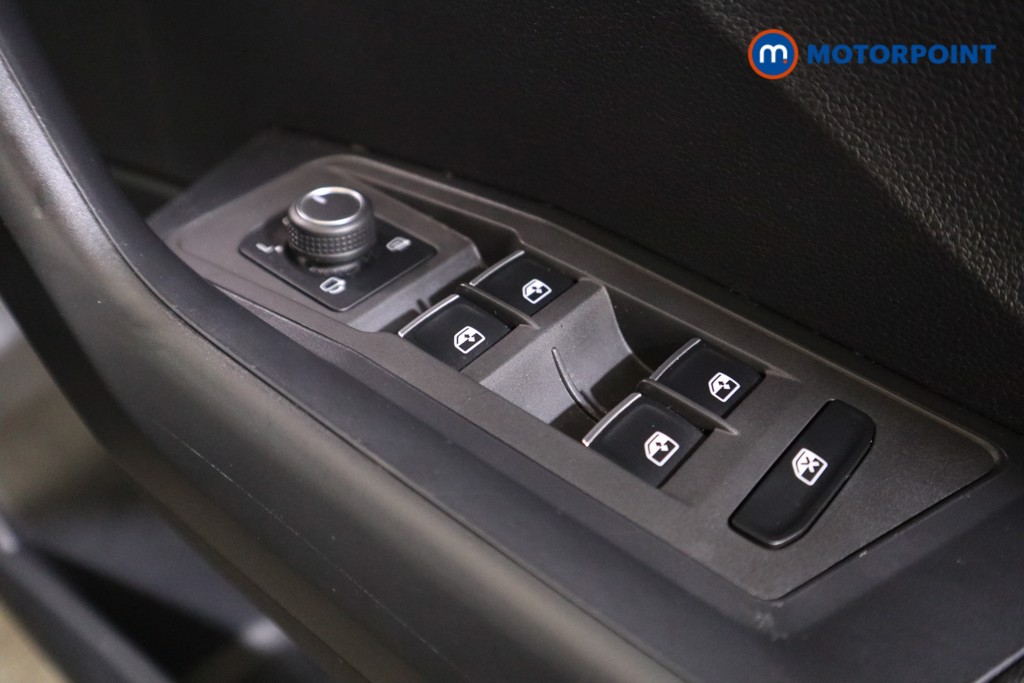 Volkswagen T-Roc SEL Automatic Petrol SUV - Stock Number (1578439) - 11th supplementary image