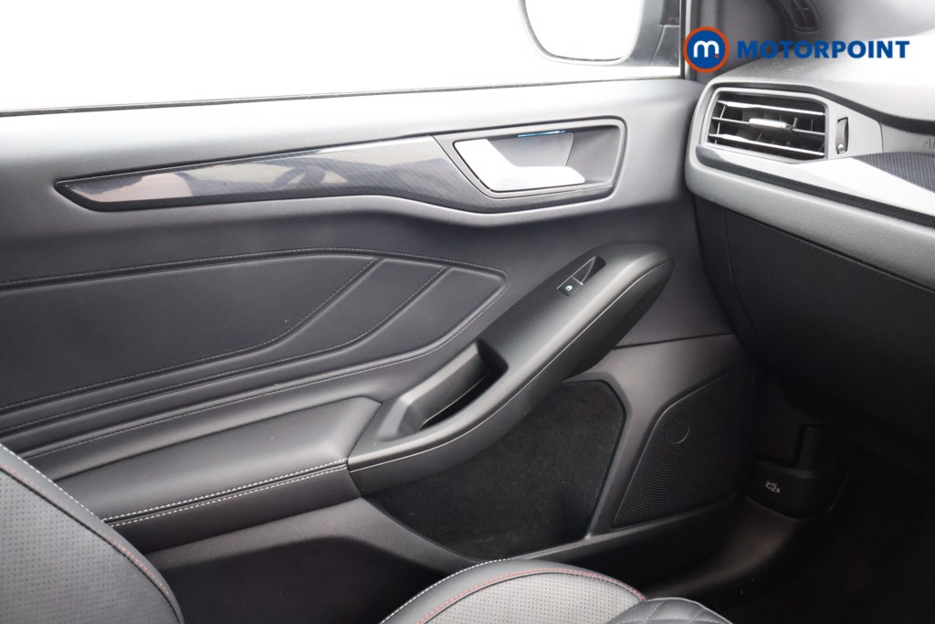 Ford Focus St-Line Vignale Automatic Petrol-Electric Hybrid Estate - Stock Number (1579126) - 8th supplementary image