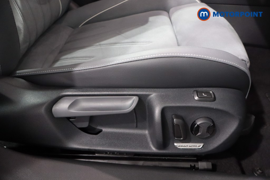 Volkswagen Passat Life Automatic Petrol Plug-In Hybrid Estate - Stock Number (1579893) - 20th supplementary image