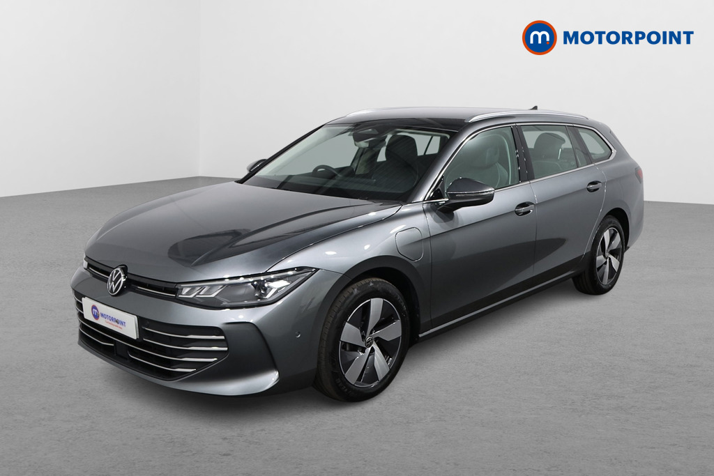 Volkswagen Passat Life Automatic Petrol Plug-In Hybrid Estate - Stock Number (1579893) - Passenger side front corner