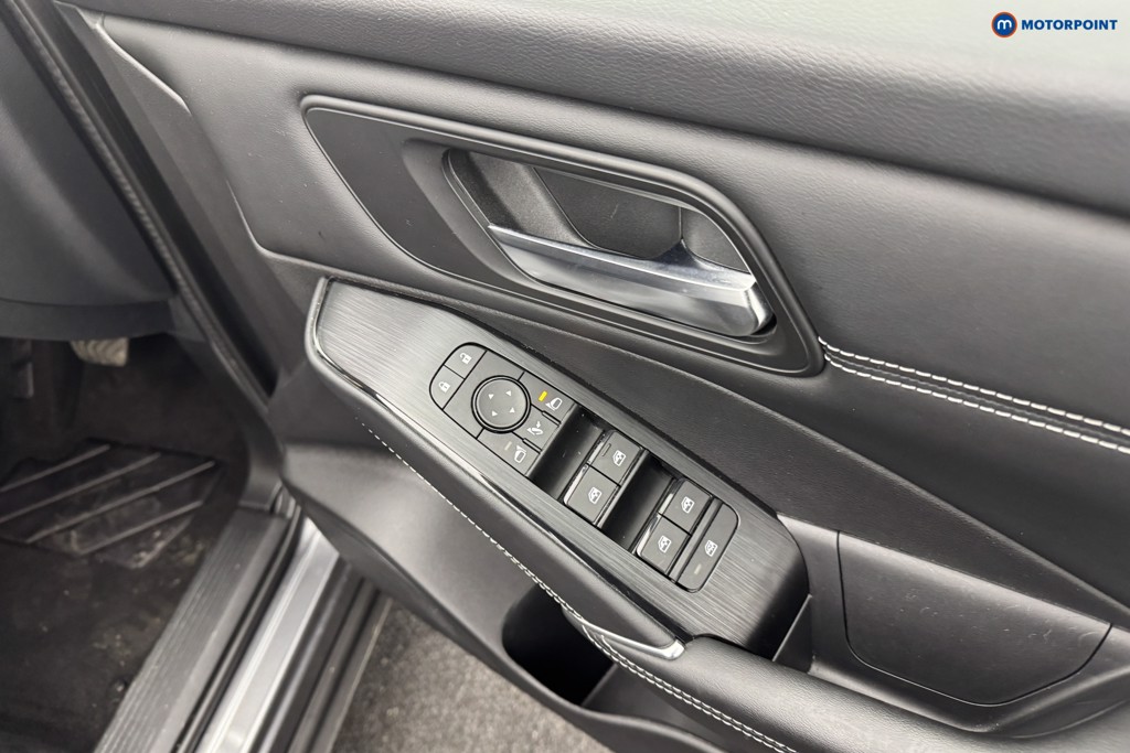 Nissan Qashqai N-Connecta Automatic Petrol SUV - Stock Number (1576095) - 16th supplementary image
