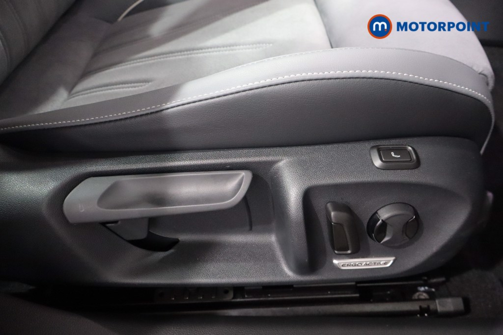 Volkswagen Passat Life Automatic Petrol Plug-In Hybrid Estate - Stock Number (1578078) - 20th supplementary image