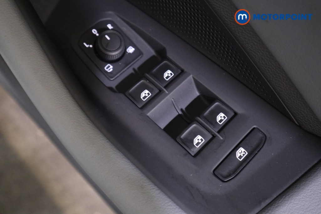 Volkswagen Passat Life Automatic Petrol Plug-In Hybrid Estate - Stock Number (1578105) - 9th supplementary image