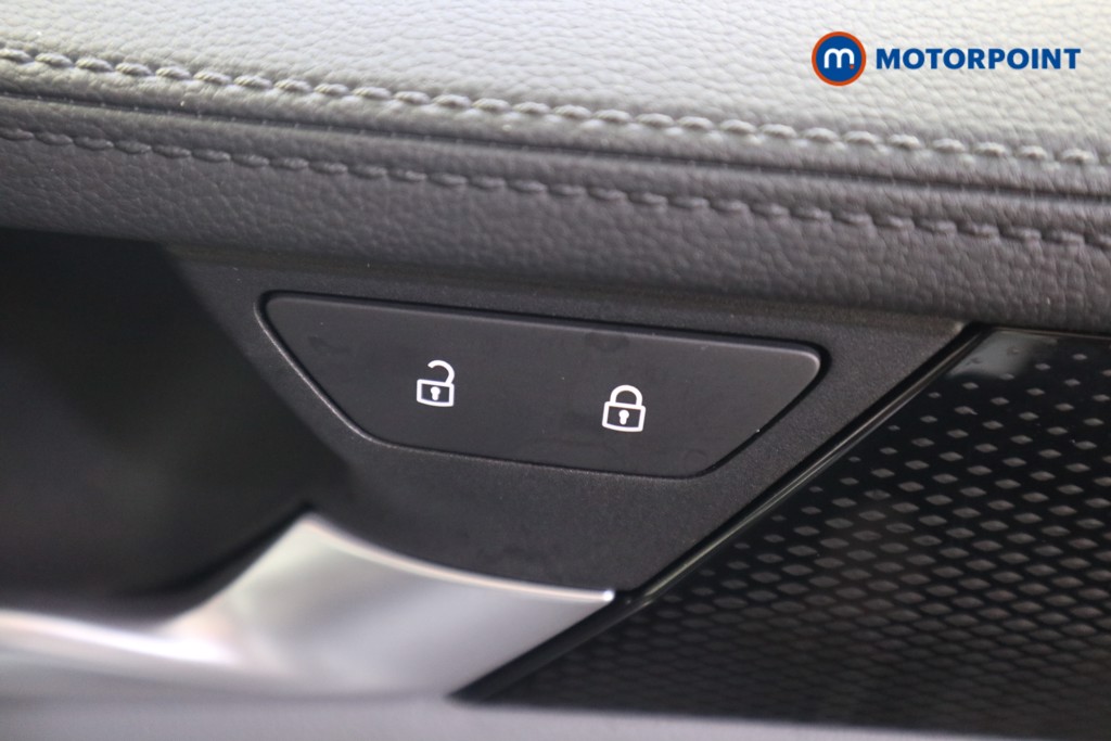 Volkswagen Passat Life Automatic Petrol Plug-In Hybrid Estate - Stock Number (1578105) - 10th supplementary image