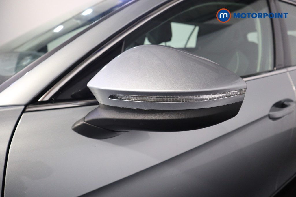 Volkswagen Passat Life Automatic Petrol Plug-In Hybrid Estate - Stock Number (1578105) - 25th supplementary image