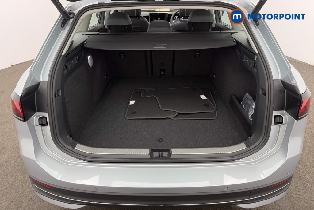 Volkswagen Passat Life Automatic Petrol Plug-In Hybrid Estate - Stock Number (1578112) - 5th supplementary image