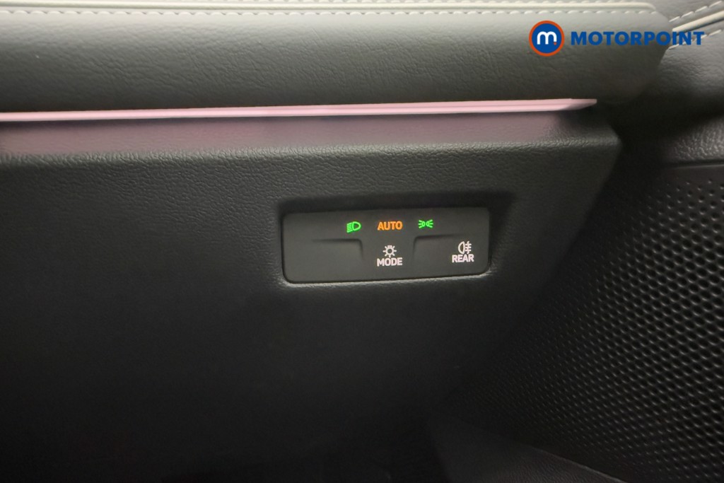 Volkswagen Passat Life Automatic Petrol Plug-In Hybrid Estate - Stock Number (1578112) - 15th supplementary image