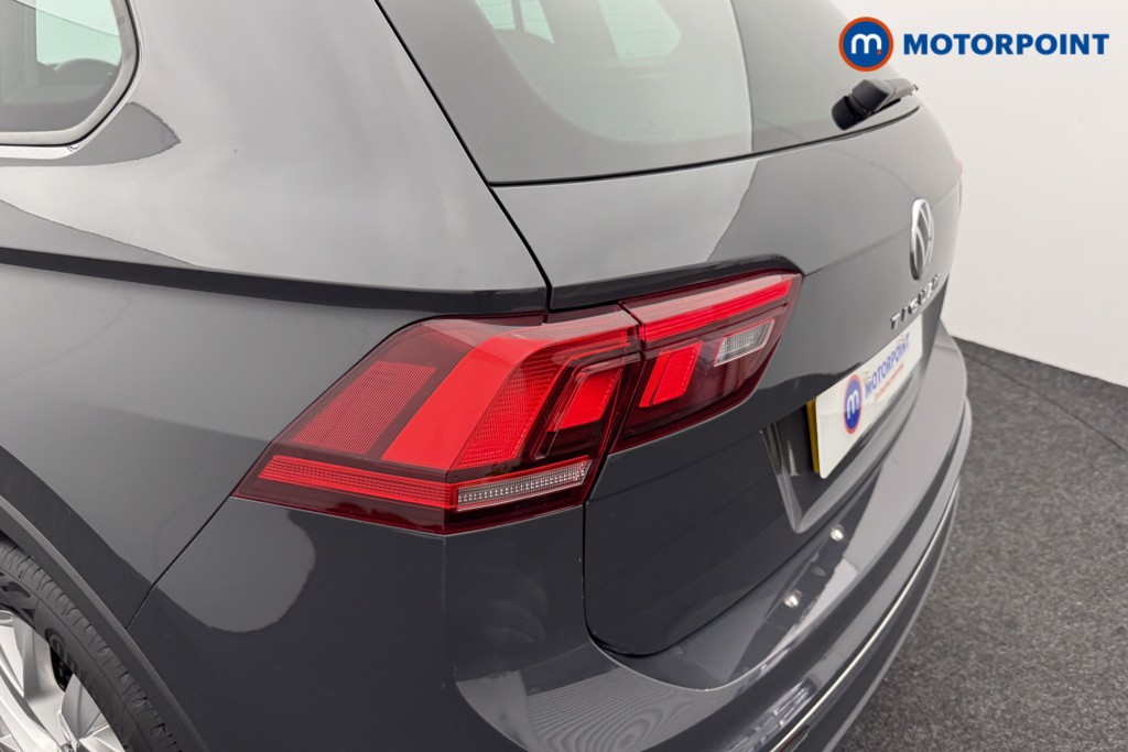 Volkswagen Passat Life Automatic Petrol Plug-In Hybrid Estate - Stock Number (1578115) - 4th supplementary image