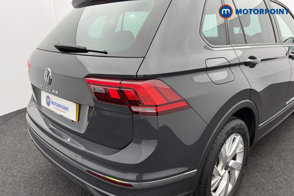 Volkswagen Passat Life Automatic Petrol Plug-In Hybrid Estate - Stock Number (1578115) - 5th supplementary image
