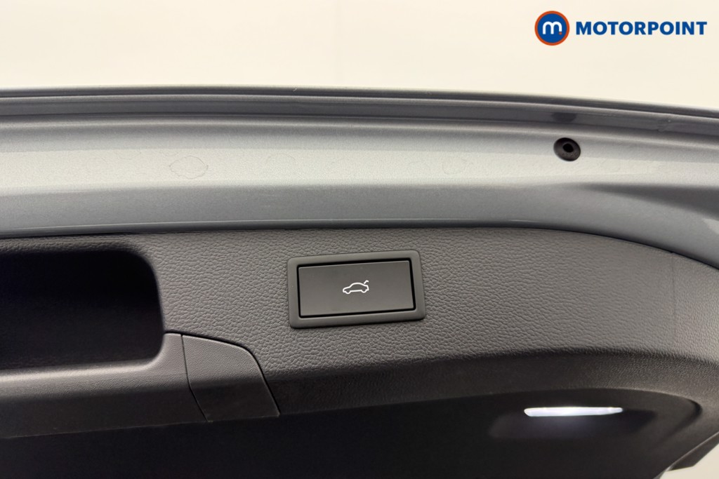 Volkswagen Passat Life Automatic Petrol Plug-In Hybrid Estate - Stock Number (1578115) - 32nd supplementary image