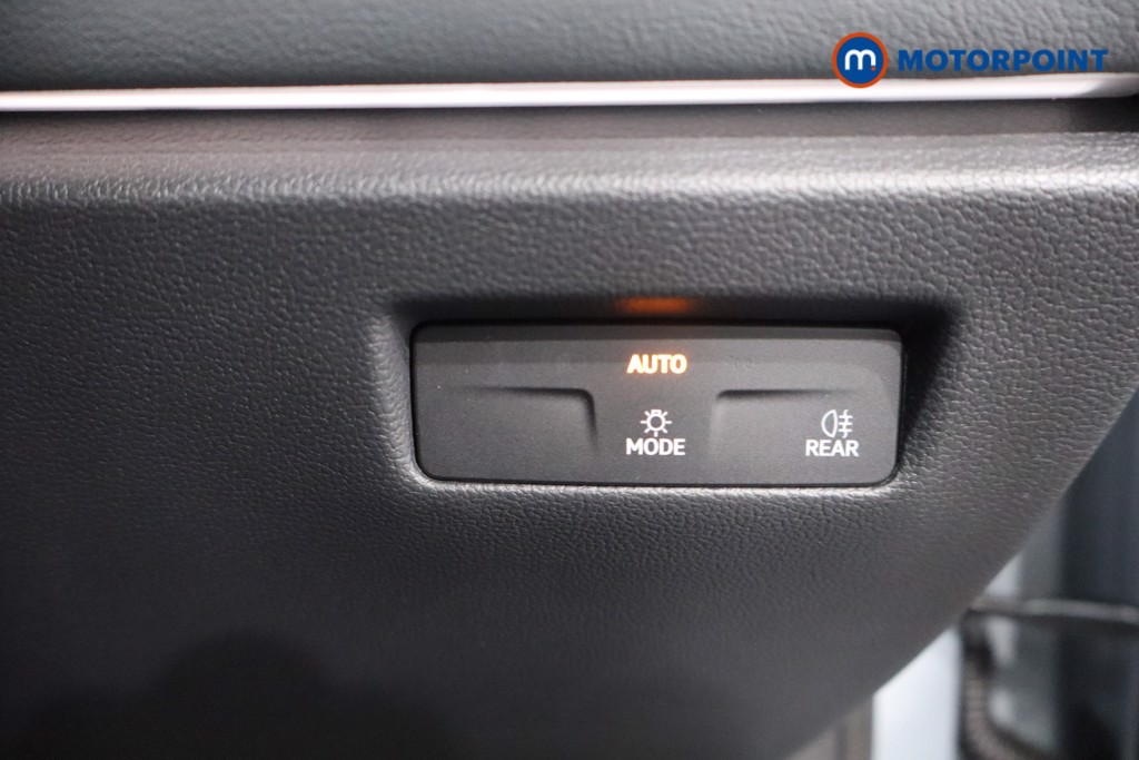 Volkswagen Passat Life Automatic Petrol Plug-In Hybrid Estate - Stock Number (1578125) - 21st supplementary image