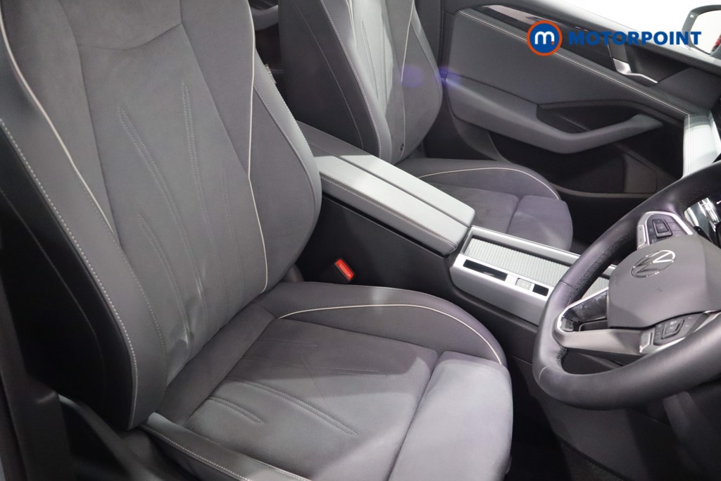Volkswagen Passat Life Automatic Petrol Plug-In Hybrid Estate - Stock Number (1578125) - 24th supplementary image