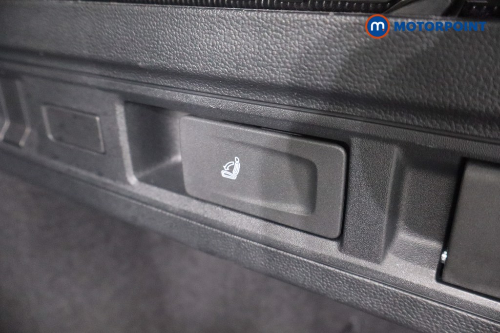 Volkswagen Passat Life Automatic Petrol Plug-In Hybrid Estate - Stock Number (1578125) - 36th supplementary image