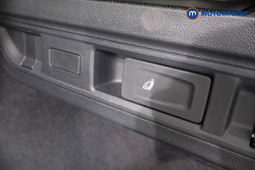 Volkswagen Passat Life Automatic Petrol Plug-In Hybrid Estate - Stock Number (1578139) - 39th supplementary image
