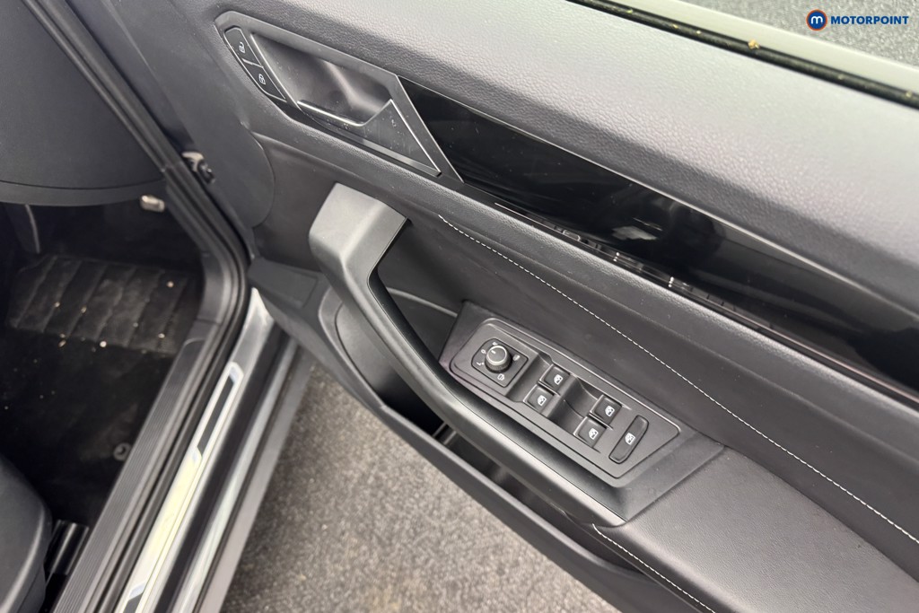 Volkswagen T-Roc R-Line Manual Petrol SUV - Stock Number (1578508) - 17th supplementary image