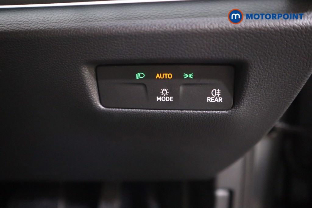 Volkswagen Passat Life Automatic Petrol Plug-In Hybrid Estate - Stock Number (1578939) - 8th supplementary image