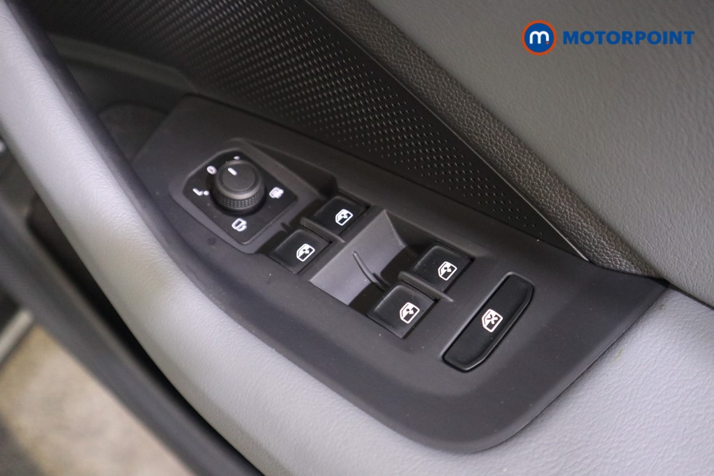 Volkswagen Passat Life Automatic Petrol Plug-In Hybrid Estate - Stock Number (1578939) - 10th supplementary image