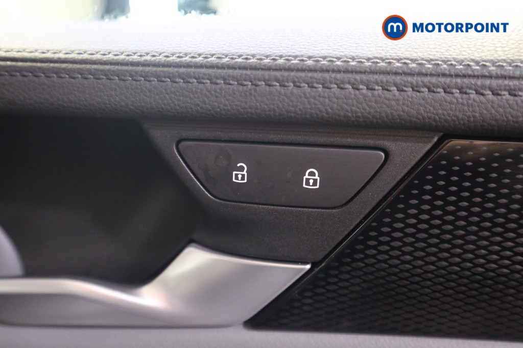 Volkswagen Passat Life Automatic Petrol Plug-In Hybrid Estate - Stock Number (1578939) - 11th supplementary image