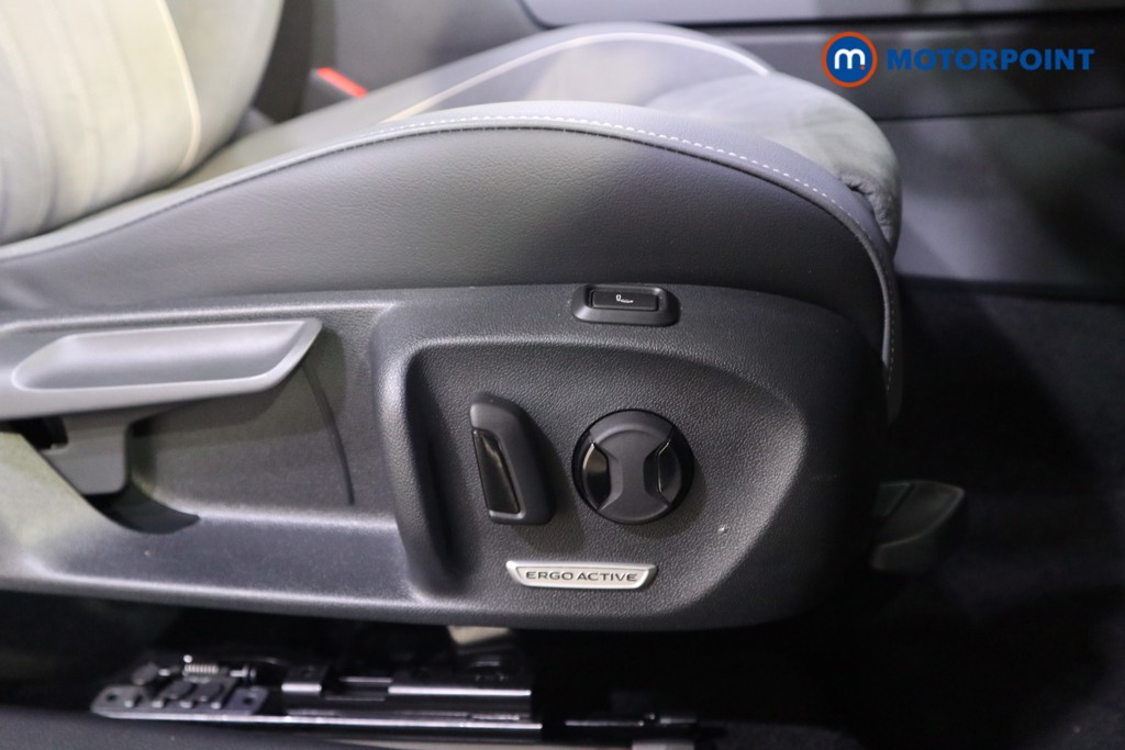 Volkswagen Passat Life Automatic Petrol Plug-In Hybrid Estate - Stock Number (1578939) - 12th supplementary image