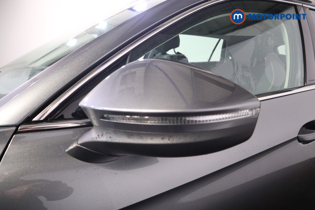 Volkswagen Passat Life Automatic Petrol Plug-In Hybrid Estate - Stock Number (1578939) - 26th supplementary image