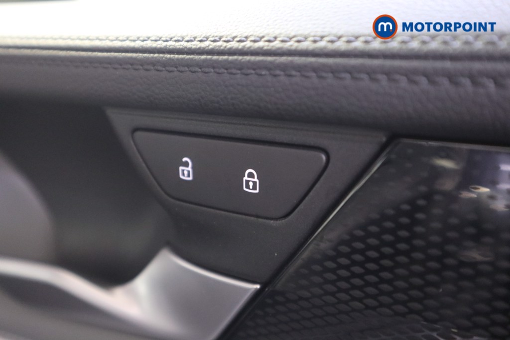 Volkswagen Passat Life Automatic Petrol Plug-In Hybrid Estate - Stock Number (1578940) - 10th supplementary image