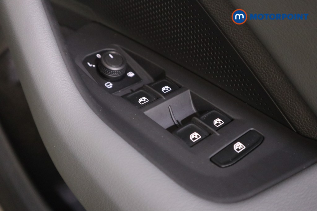 Volkswagen Passat Life Automatic Petrol Plug-In Hybrid Estate - Stock Number (1578940) - 11th supplementary image