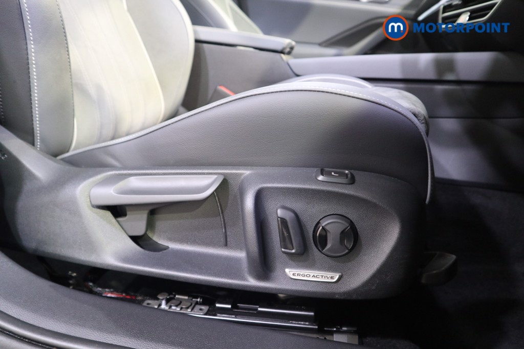 Volkswagen Passat Life Automatic Petrol Plug-In Hybrid Estate - Stock Number (1578940) - 12th supplementary image