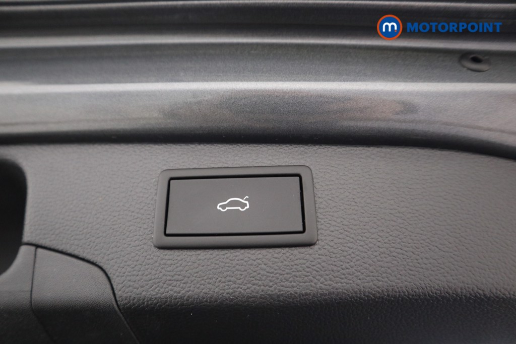 Volkswagen Passat Life Automatic Petrol Plug-In Hybrid Estate - Stock Number (1578940) - 16th supplementary image