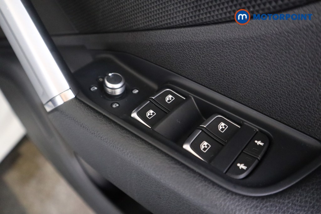 Audi Q2 Black Edition Manual Petrol SUV - Stock Number (1579081) - 12th supplementary image