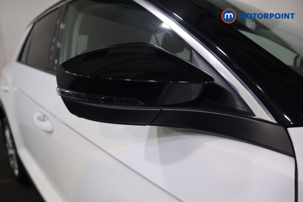 Volkswagen T-Roc SEL Manual Petrol SUV - Stock Number (1579753) - 23rd supplementary image
