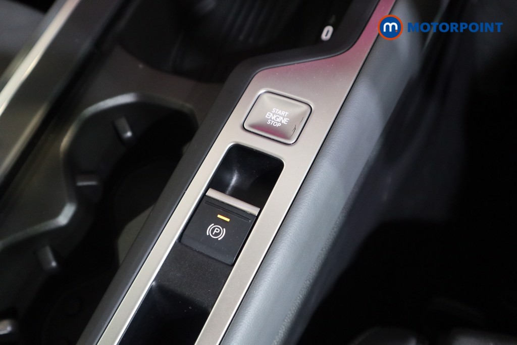 Volkswagen Passat Life Automatic Petrol Plug-In Hybrid Estate - Stock Number (1579897) - 7th supplementary image