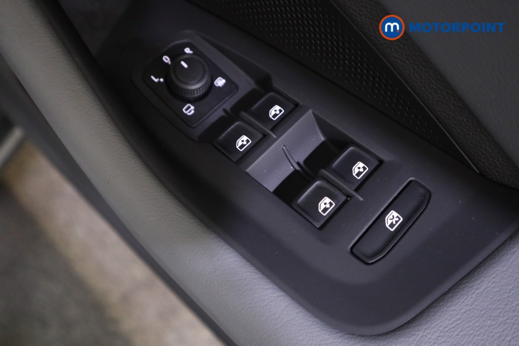 Volkswagen Passat Life Automatic Petrol Plug-In Hybrid Estate - Stock Number (1579897) - 8th supplementary image