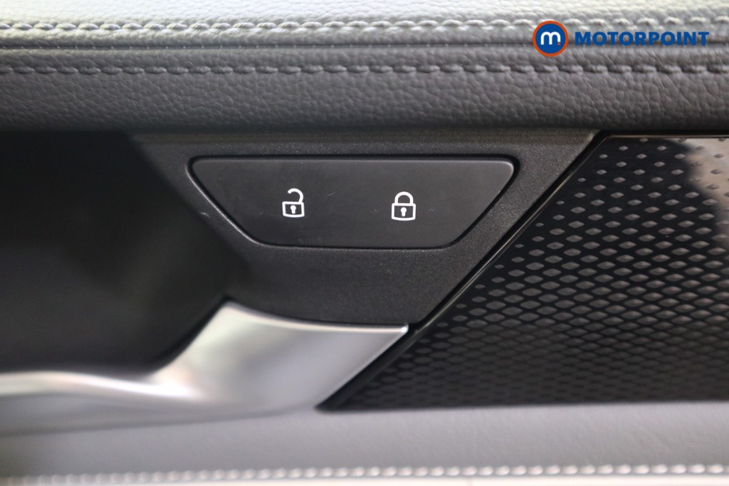 Volkswagen Passat Life Automatic Petrol Plug-In Hybrid Estate - Stock Number (1579897) - 9th supplementary image