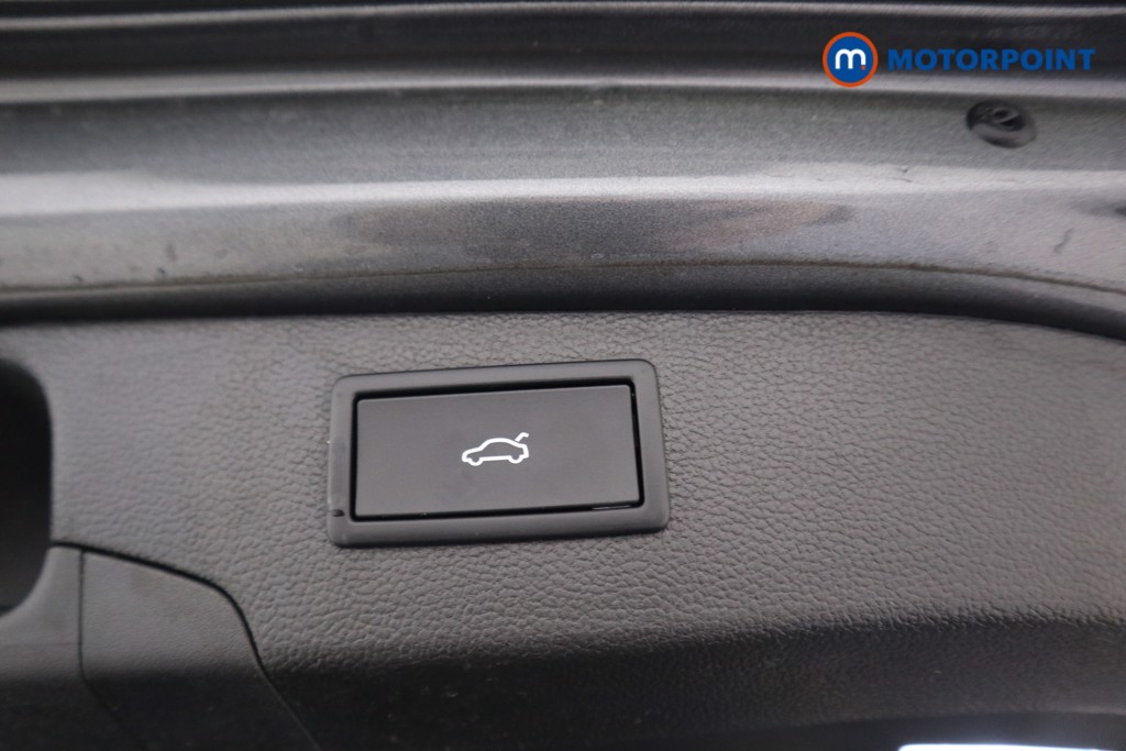 Volkswagen Passat Life Automatic Petrol Plug-In Hybrid Estate - Stock Number (1579897) - 14th supplementary image