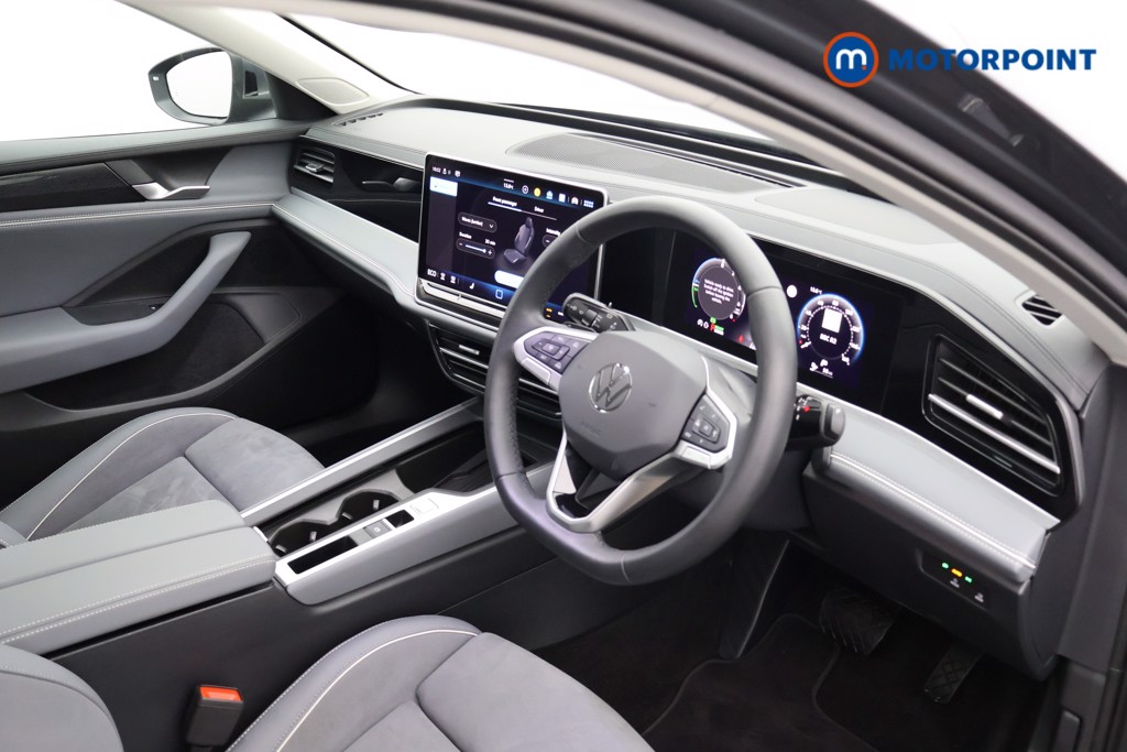 Volkswagen Passat Life Automatic Petrol Plug-In Hybrid Estate - Stock Number (1579902) - 9th supplementary image