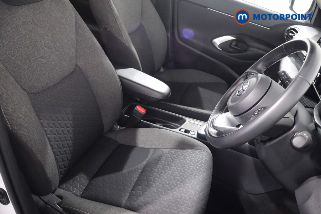 Toyota Yaris Cross Icon Automatic Petrol-Electric Hybrid Estate - Stock Number (1579938) - 23rd supplementary image
