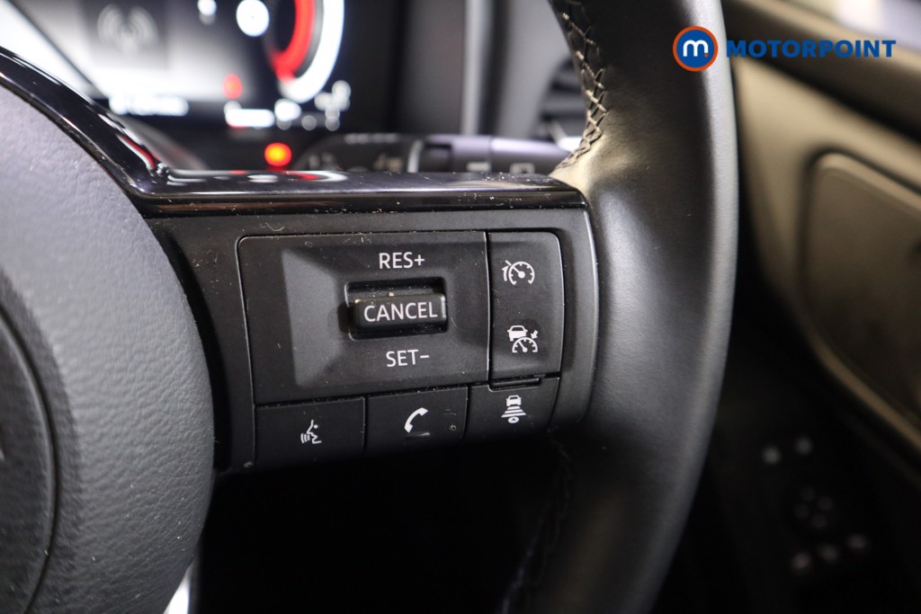 Nissan Qashqai N-Connecta Manual Petrol SUV - Stock Number (1579993) - 4th supplementary image